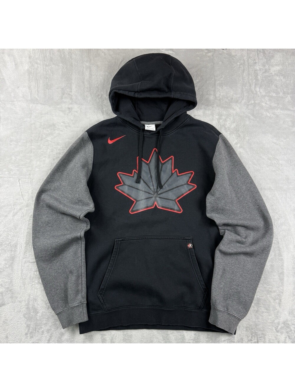 Nike Team Canada Men’s M Black Grey Pullover Hoodie Maple Leaf Hockey Logo Sport